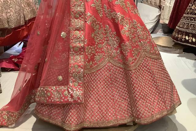 Designer Wedding Lehenga Latest Collection | Bridal Lehenga | Chandni Chowk  Lehenga Market Shopping - YouTube