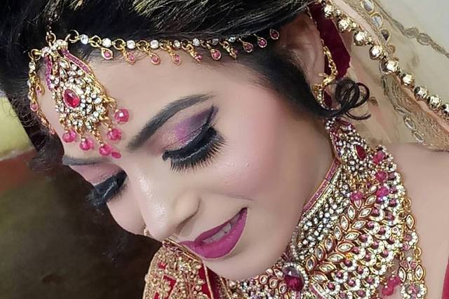 Minakshi Beauty Parlour by Sunita Verma