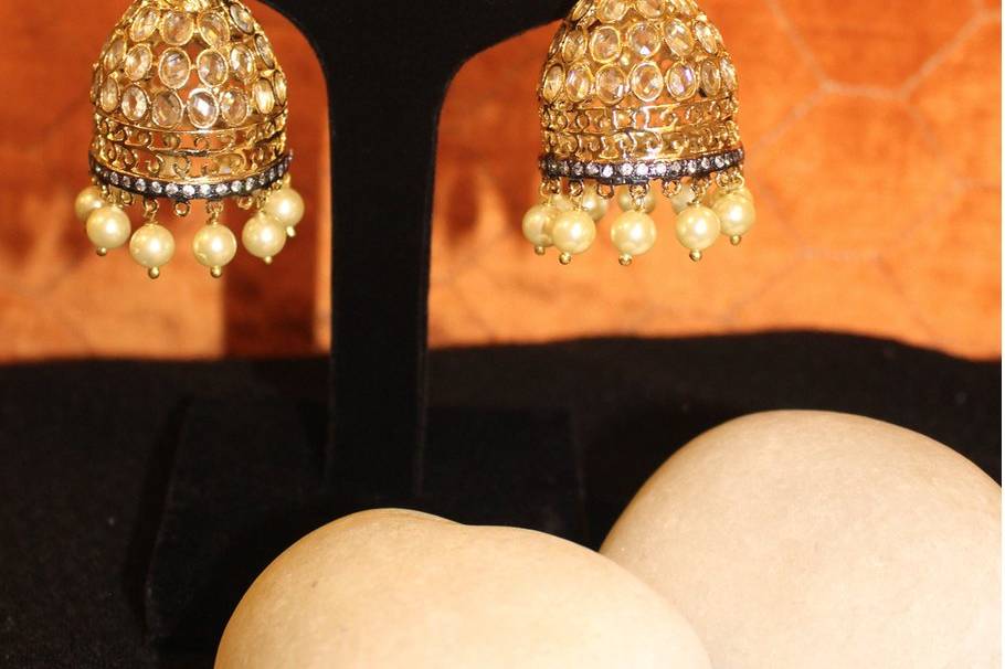 Luxurious kundan earrings