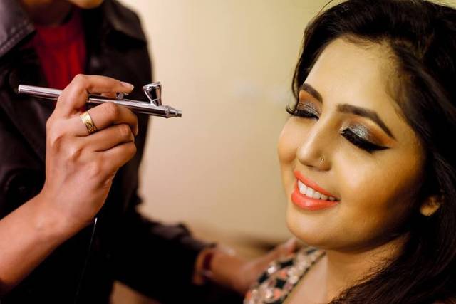 Makeup Artist, Stylist & Trainer Harshha