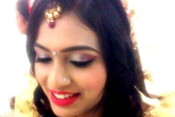 Makeup Artist, Stylist & Trainer Harshha