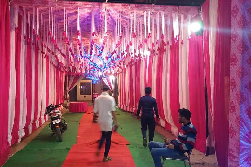 Entrance tent setup