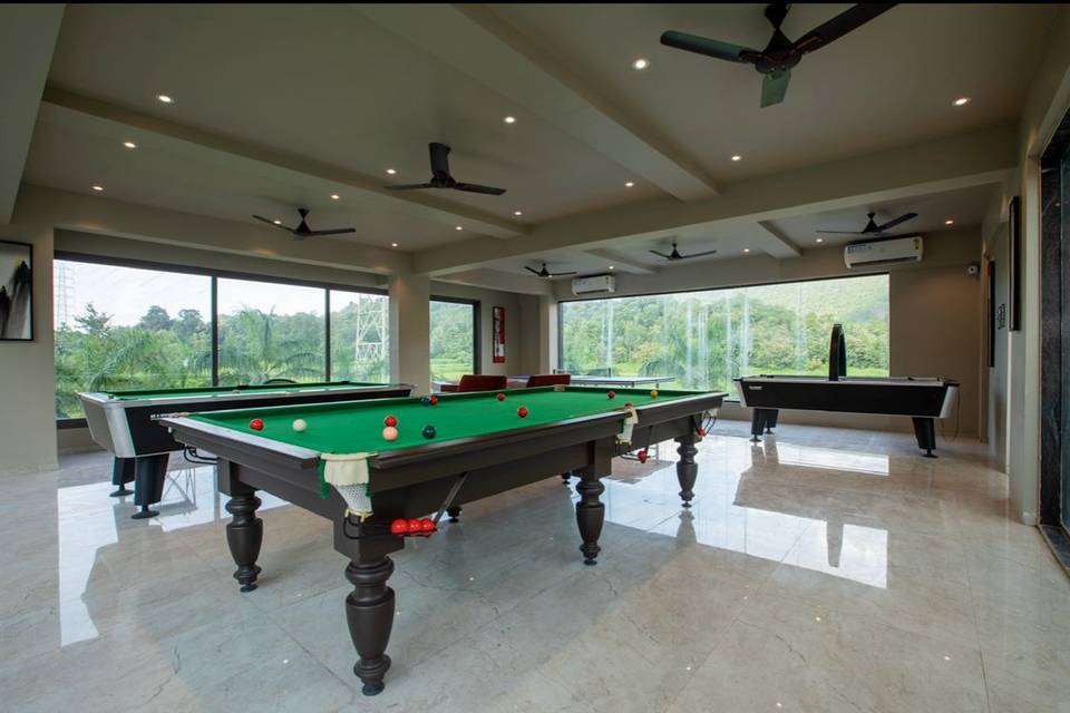 Pool table