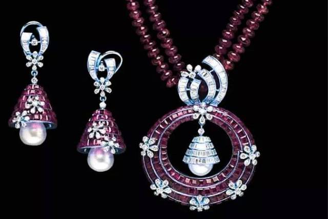 Necklaces for your wedding