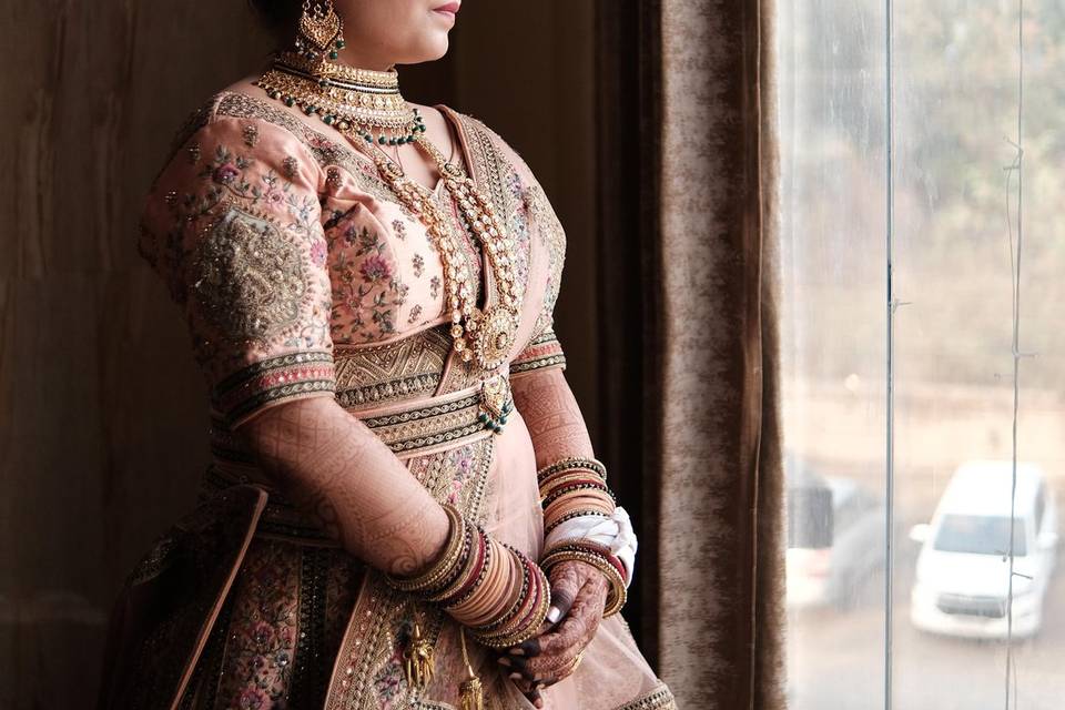 Bride watching Baarat