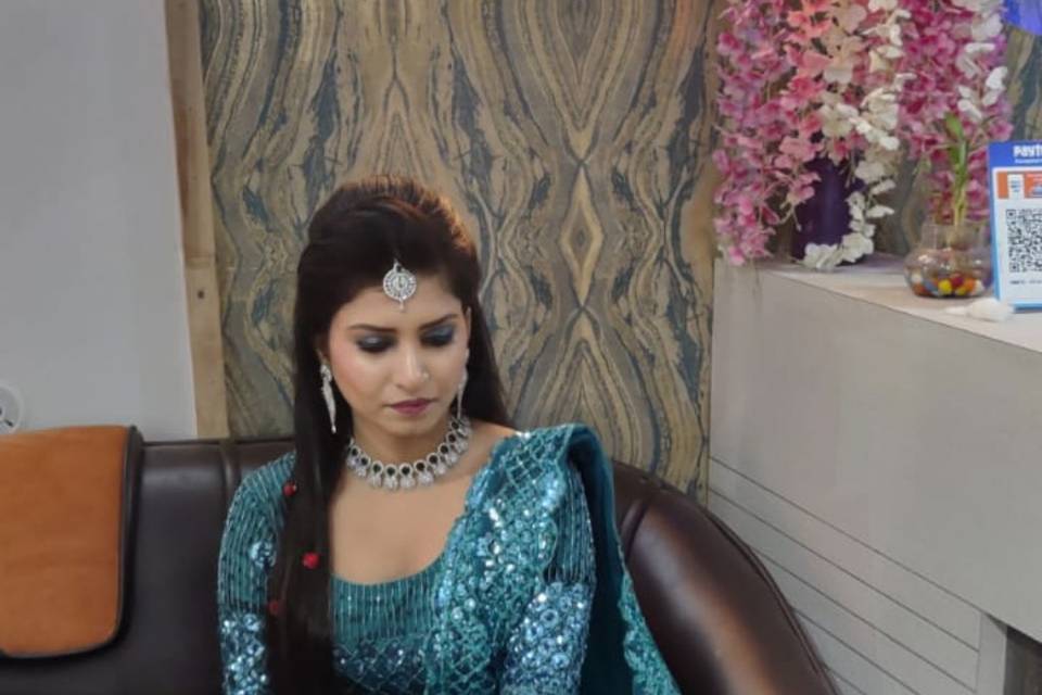 Looks Bridal Makeup Salon And Spa