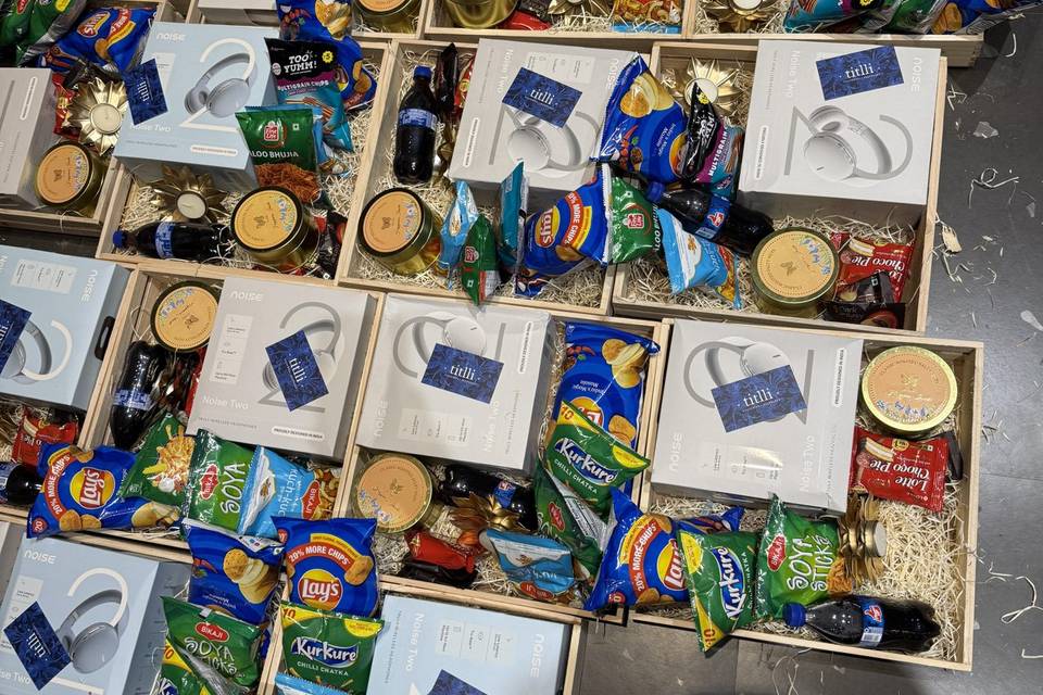 Making gift hampers ...