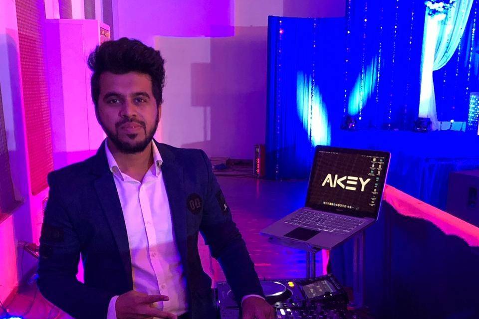 DJ Akey, Pune