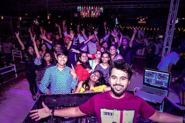 DJ Akey, Pune