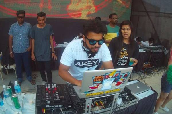 DJ Akey, Pune