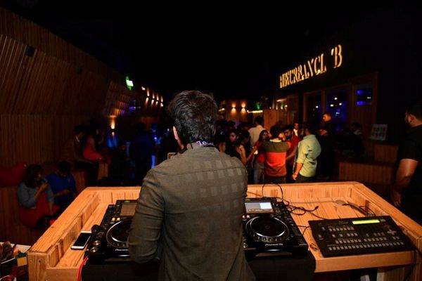 DJ Akey, Pune