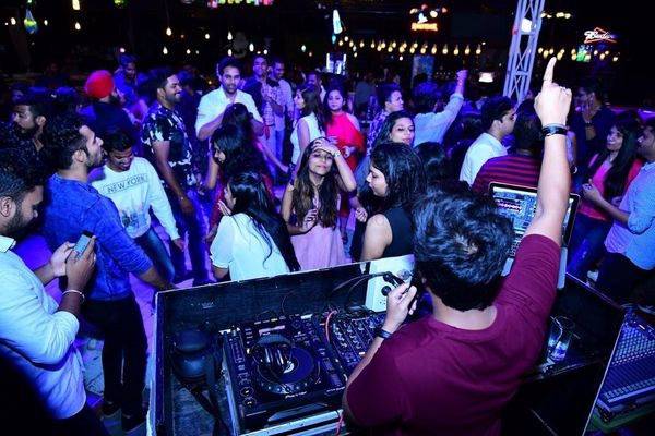 DJ Akey, Pune