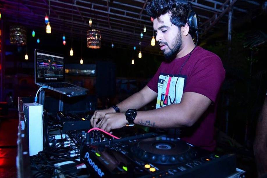 DJ Akey, Pune