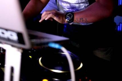 DJ Akey, Pune