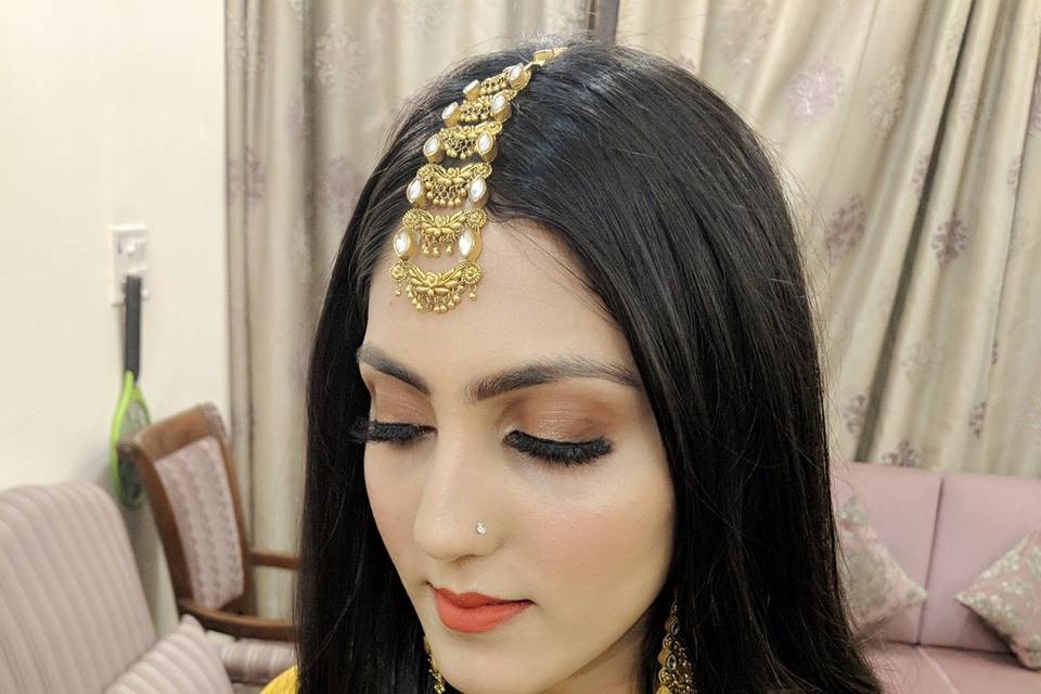 Richa in monochromatic makeup