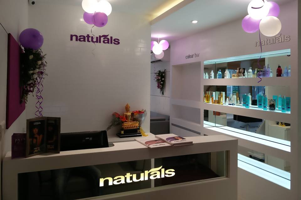 makeup salon- Naturals Unisex Salon, Bangalore- Salon interiors7