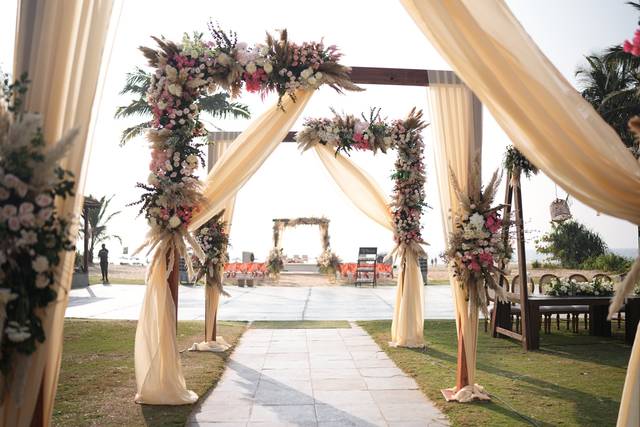 Entrance arch