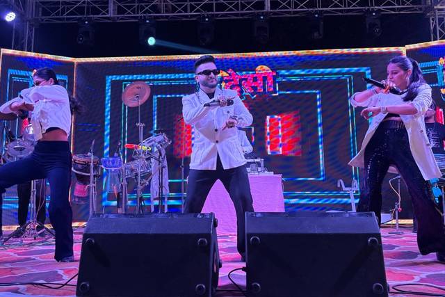 DJ BASED BAND WE DESI