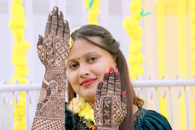 Bride Shreya Mehandi Photoshoo