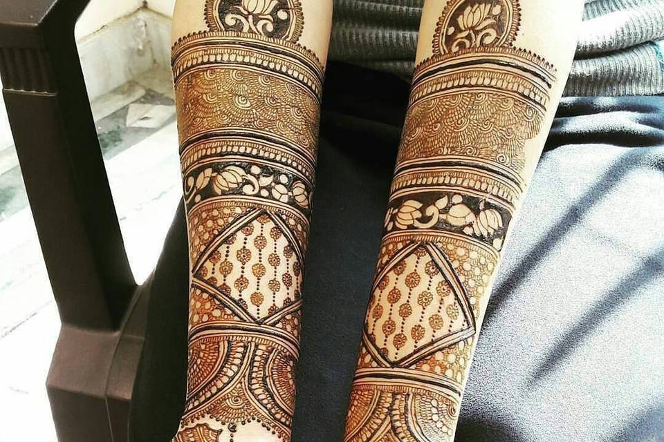 Back hand Mehndi designs