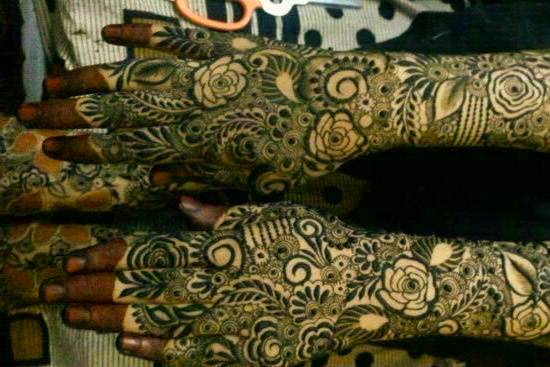 Front hand Mehndi creation