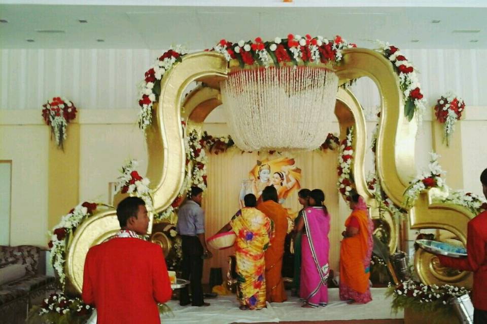 Wedding stage arches decor