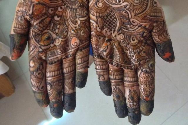 Hire Best Mehendi Artists | Book Mehendi Artists at StarClinch | page 1