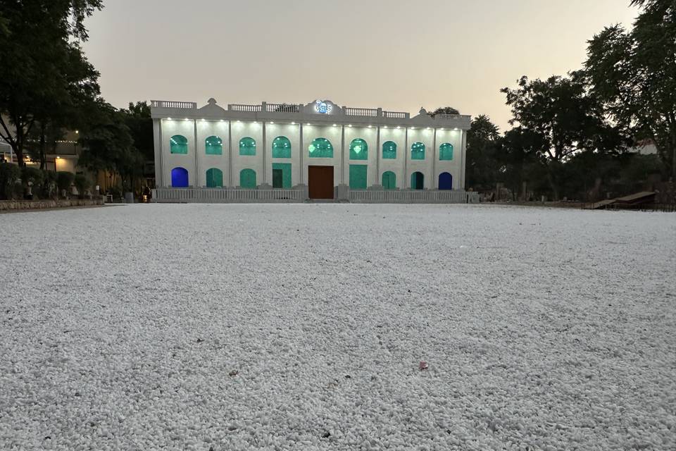 Night View With Whole Lawn