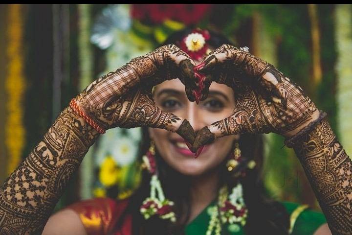 2,052 Likes, 4 Comments - Shivani Patwa (@shivanihennaart) on Instagram: “ Henna with style a… | Dulhan mehndi designs, Mehndi designs 2018, Mehndi  designs for hands