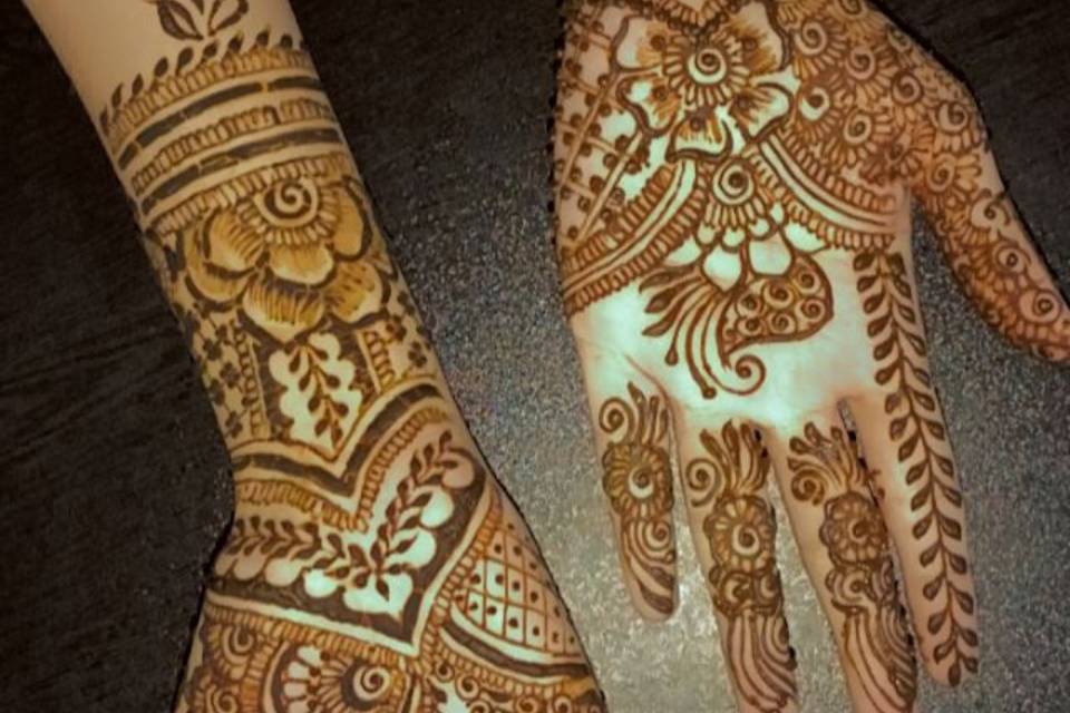 Henna by Ayesha Bahaar