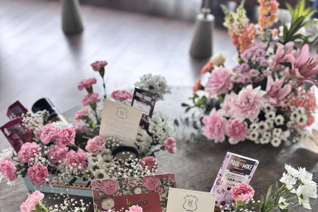 Bridal couple hamper