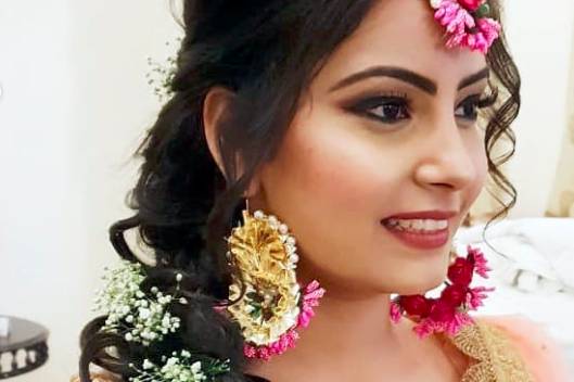 Miraa Chandan - Pro Makeup and Hair Stylist