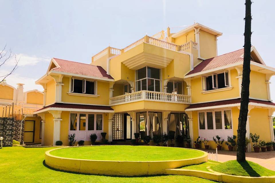 Villa from the front view