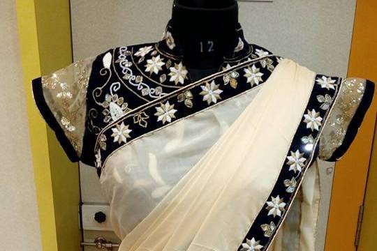 Women Square Sarees & Lehengas