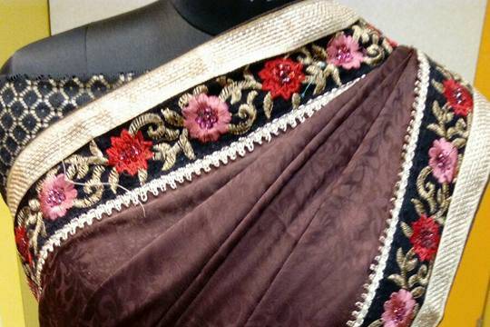 Women Square Sarees & Lehengas