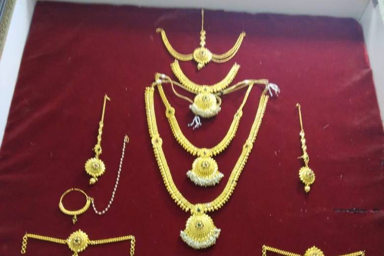 Necklace & earrings