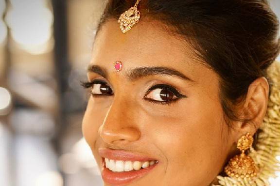 Simple siuthindian party akeup