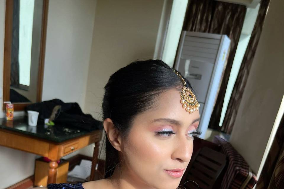 Cocktail look for groom sister