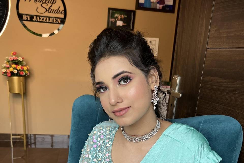 Cocktail look for groom sister