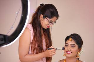 Shonali Makeup Artist