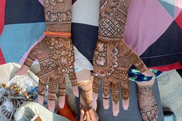 Mehandi Artist, Nusrat Bashir give brides a reason to smile