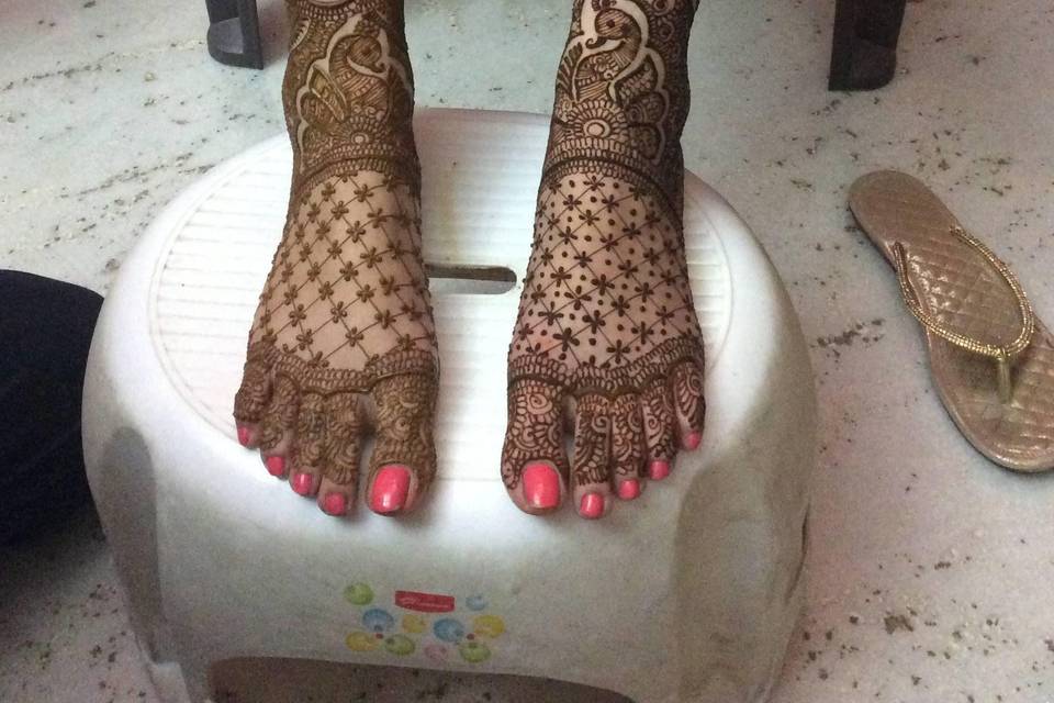 Bridal mehndi foot design