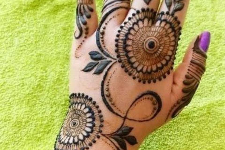 Minimal mehndi