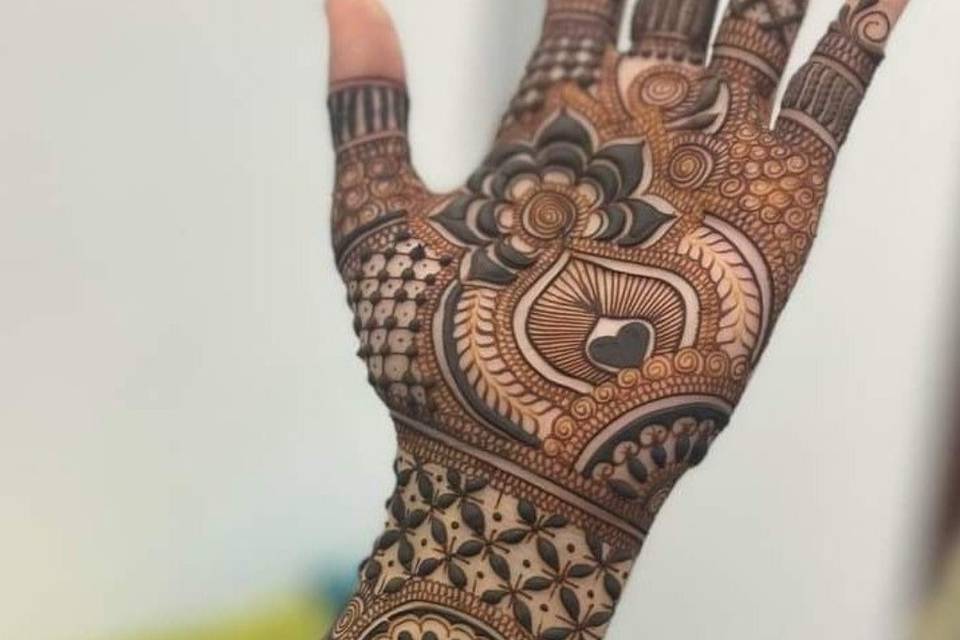 Full hand bridal