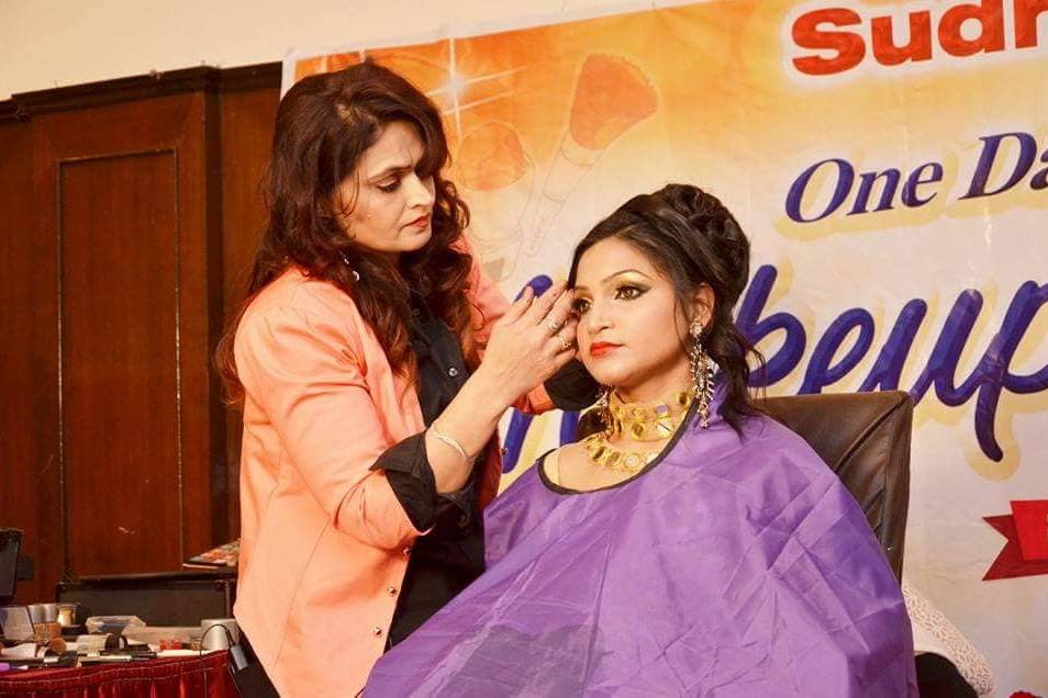 Makeup Guru Neeru Mahajan, Pitampura