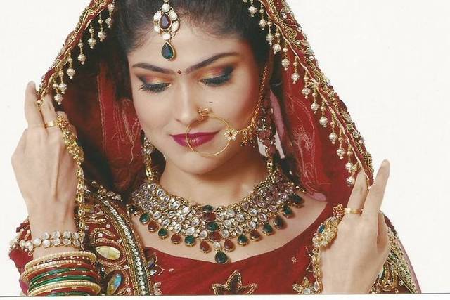 Ruchika Gunsola Professional Makeup Artist