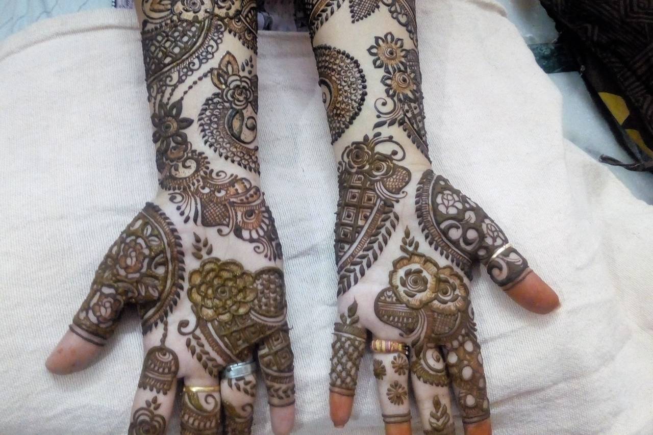 111+ Latest and Trending Arabic Mehndi Designs for Hands & Legs