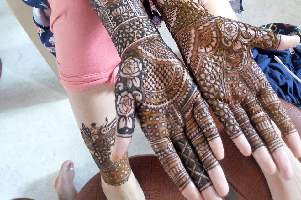 Khushii mehendi art