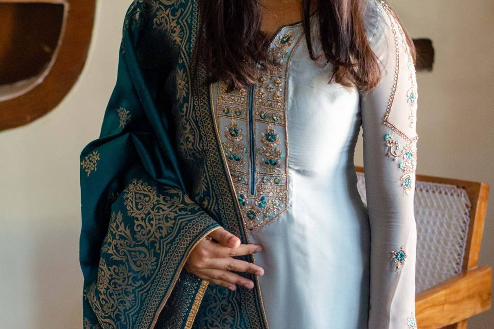 Grey Suit x Green Dupatta -Zeb