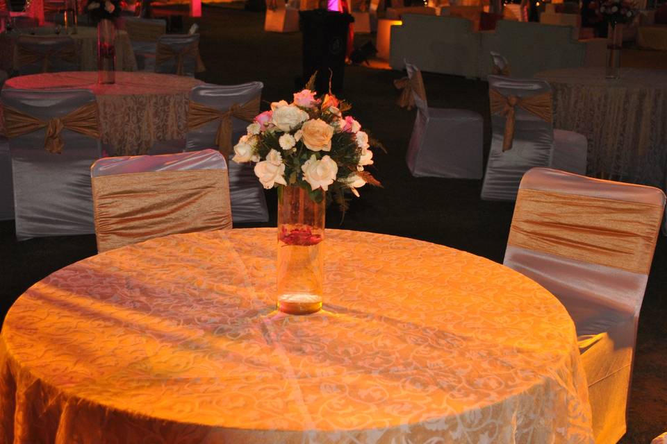 Round table decor